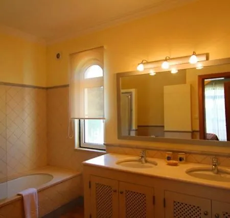Vale Do Garrao Sleeps 4 Air Con Wifi